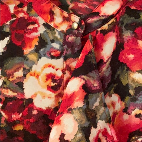 Beautiful Forever 21 floral blouse - Picture 3 of 10